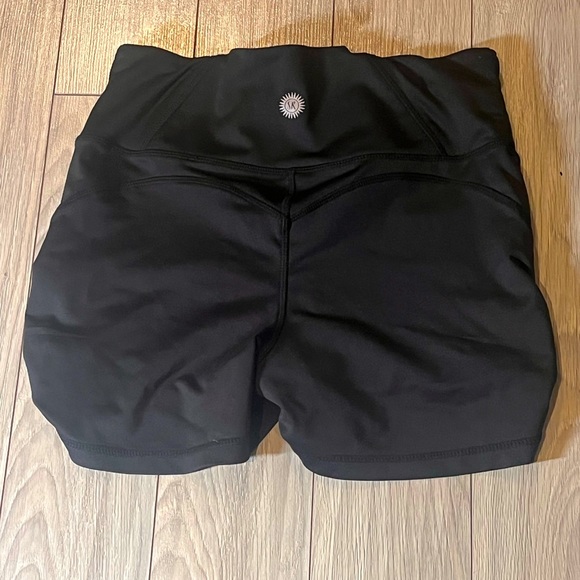 Sport shorts - Picture 2 of 2